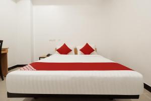 Postel nebo postele na pokoji v ubytování Super Hotel O Sakthi Grand
