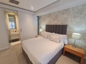 Postel nebo postele na pokoji v ubytování Zimbali Ocean's Edge 3 Bedroom + 17 fotografií