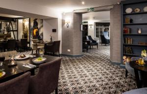 Posezení v ubytování The Holt Hotel