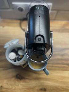 een blender bovenop een houten tafel bij Uliha street sea side apartment in Liepāja