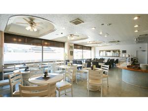 a restaurant with tables and chairs and a bar at Kanku Sun Plus Yutaka - Vacation STAY 38978v in Izumi-Sano