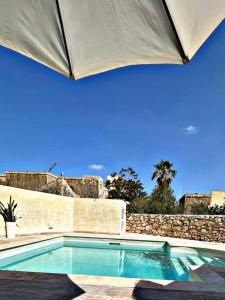Bazén v ubytování Thistle Lodge Peaceful Gozo Retreat with Pool Ambience nebo v jeho okolí