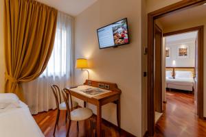 Postel nebo postele na pokoji v ubytování B&B Hotel Firenze Pitti Palace al Ponte Vecchio