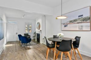 Χώρος καθιστικού στο Hampden Cottage Luxury Georgian Apartment