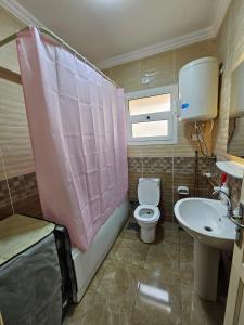 Ένα μπάνιο στο Tut king Elrehab city