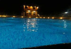 Bazén v ubytování Auro Wellness Castle nebo v jeho okolí