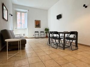 Μια τηλεόραση ή/και κέντρο ψυχαγωγίας στο Santa Maria Suites