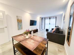 a living room with a table and a couch at Diyenn Burriana alojamiento y placer in Burriana