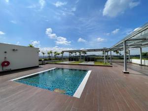 Πισίνα στο ή κοντά στο Evo Suites Bangi homestay free parking & wifi