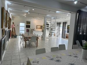 Gistrup Big and Comfyにあるレストランまたは飲食店