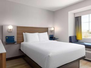 Postel nebo postele na pokoji v ubytování Microtel Inn & Suites by Wyndham Tracy