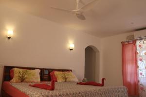 A bed or beds in a room at Magnolia Guesthouse Varkala