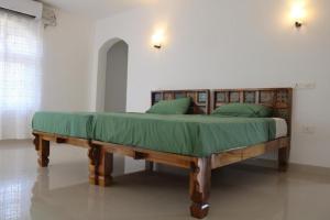 A bed or beds in a room at Magnolia Guesthouse Varkala