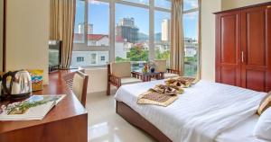 Ένα ή περισσότερα κρεβάτια σε δωμάτιο στο Sunview Beach Hotel Danang