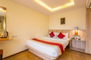 Un pat sau paturi într-o cameră la Hotel Goodwill Patan Durbar Square, Kathmandu