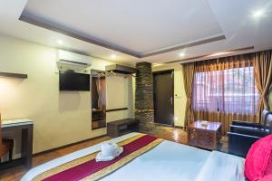 Un televizor și/sau centru de divertisment la Hotel Goodwill Patan Durbar Square, Kathmandu