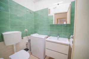 Kúpeľňa v ubytovaní La Primula Apartment 3 Sea View - Happy Rentals