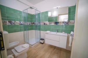 Kúpeľňa v ubytovaní La Primula Apartment 3 Sea View - Happy Rentals