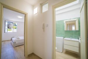 Posteľ alebo postele v izbe v ubytovaní La Primula Apartment 3 Sea View - Happy Rentals