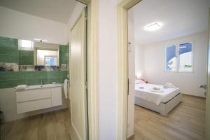 Kúpeľňa v ubytovaní La Primula Apartment 3 Sea View - Happy Rentals