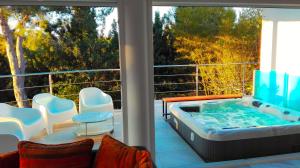 Μπαλκόνι ή βεράντα στο All Nature Villa-25min from Valencia