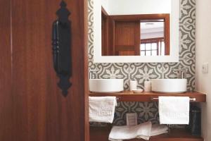 A bathroom at Delmás Hotel Emblemático