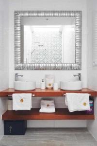 A bathroom at Delmás Hotel Emblemático