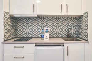 A kitchen or kitchenette at Delmás Hotel Emblemático
