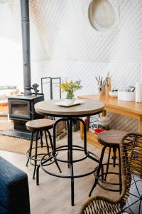 Φωτογραφία από το άλμπουμ του Open Sky Glamping Kawartha Dome σε Marmora +22 φωτογραφίες
