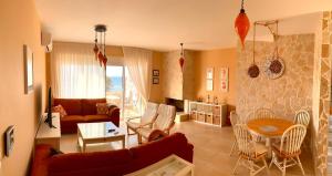 Posezení v ubytování Villa Arkadia Seafront Villa Ai-Lagoudis Beach