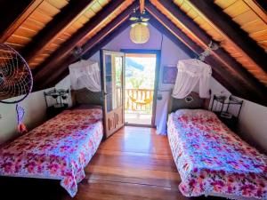 Postel nebo postele na pokoji v ubytování Rivendell Eco lodge