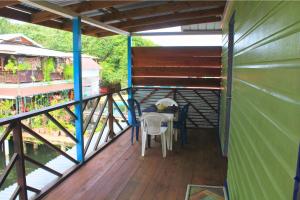 Rõdu või terrass majutusasutuses Oceanfront, Quiete and Convenient Location