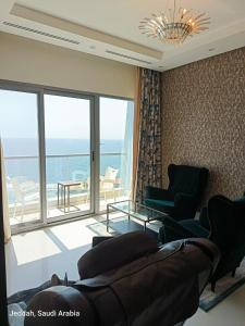 Posezení v ubytování جناج ملكي 150م داماك luxury