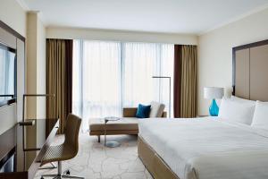Postel nebo postele na pokoji v ubytování London Marriott Hotel Canary Wharf