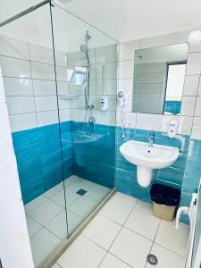 Baðherbergi á Hotel Lakaj 2