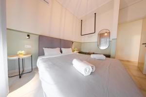 Postel nebo postele na pokoji v ubytování Orsiida classic double room Volos