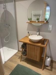 Koupelna v ubytování Jacuzzi en forêt