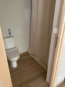 Koupelna v ubytování Jacuzzi en forêt