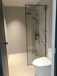 Un baño de 阳朔县山水画里民宿酒店
