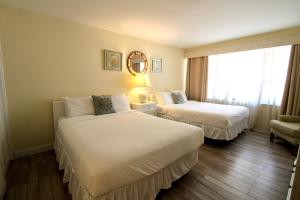 Krevet ili kreveti u jedinici u okviru objekta Alexander 511 Beachfront condo with 2 pools, direct beach access, sauna, tikki bar