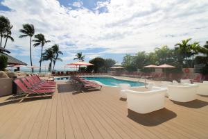 Bazen u ili blizu objekta Alexander 511 Beachfront condo with 2 pools, direct beach access, sauna, tikki bar