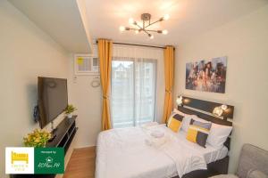 Postel nebo postele na pokoji v ubytování RcplacePH T3-339 - Pine Suites Tagaytay + 14 fotografií