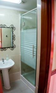 Kylpyhuone majoituspaikassa Hotel O Catraio