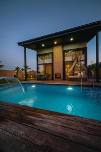 Kolam renang di atau dekat dengan Vital Göl Sapanca Özel Havuzlu Bungalov & Villa