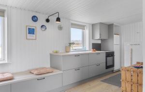 Dapur atau dapur kecil di 2 Bedroom Nice Home In Thisted +9 gambar