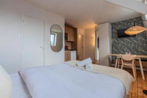 En eller flere senge i et værelse på Studio équipé proche centre-ville et métro