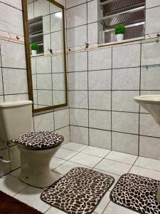 a bathroom with a toilet and a sink at Apartamento Praia do Bonfim in Angra dos Reis