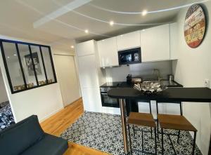 Η κουζίνα ή μικρή κουζίνα στο Cosy Appartement - 200m de Paris