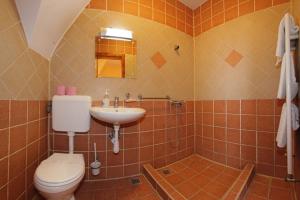 a bathroom with a toilet and a sink at Complex ALMASPA in Satu Mare