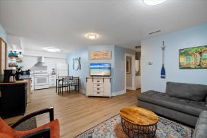 Gallery image of Nautical Way Condos Unit # 114 E partial gulf view near beach in Destin